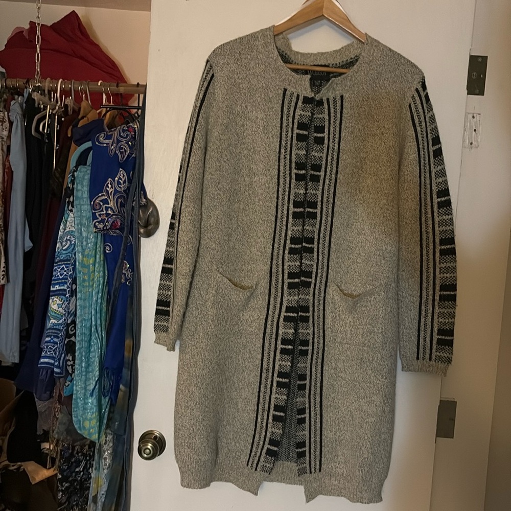 Mia Maddison sweater XL off white and black with a hook and eye closure at top